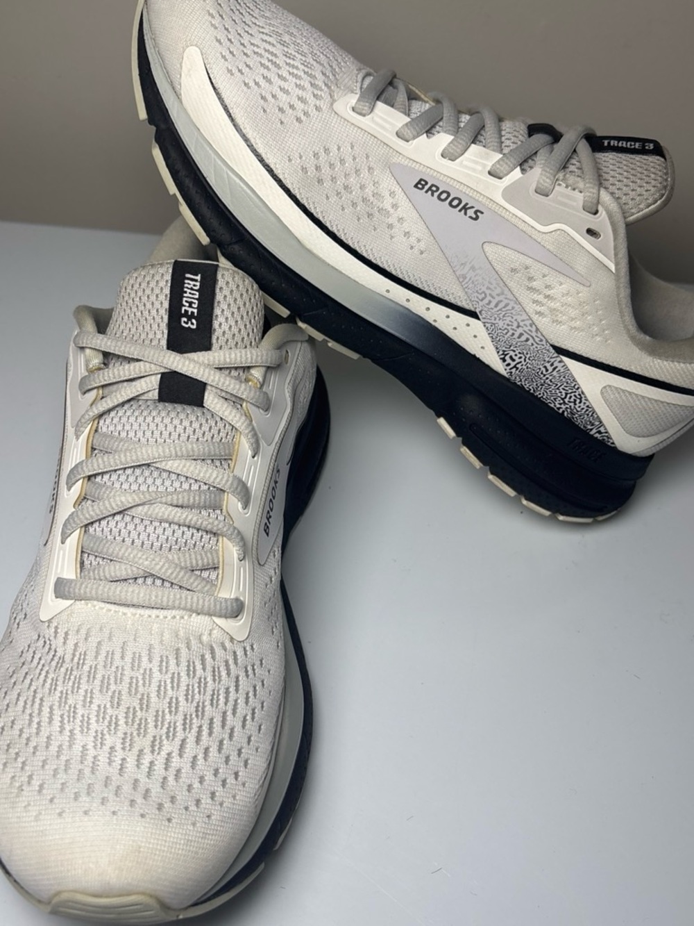 Brooks Trace 3 Running Shoes - Light Gray and Black